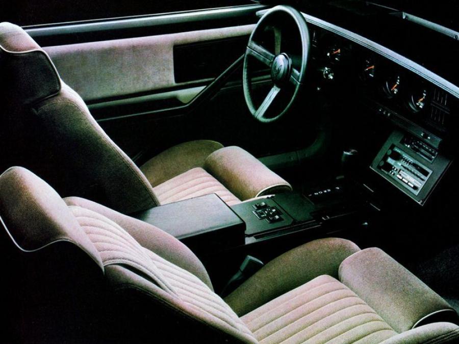  Pontiac Firebird Trans Am 1983 года  (фото 18 из 22)